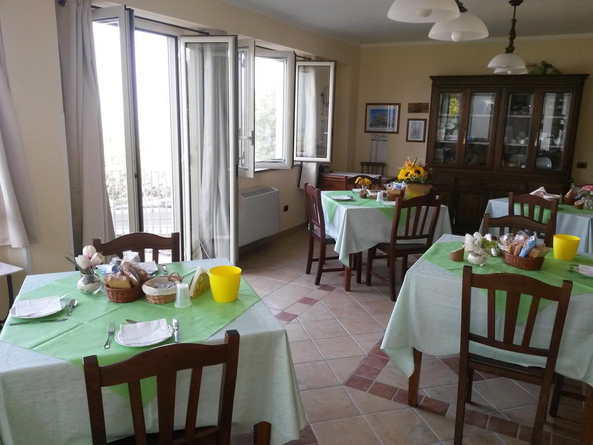 B&B L'Eucalipto Paola Esterno foto